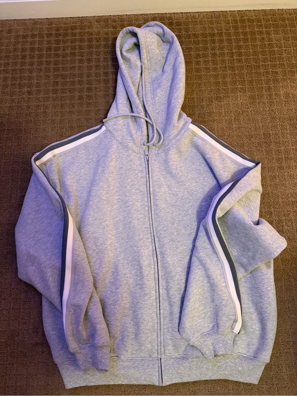 Aritzia Women’s Light Gray Mega Fit Full-Zip Hoodie Size M
